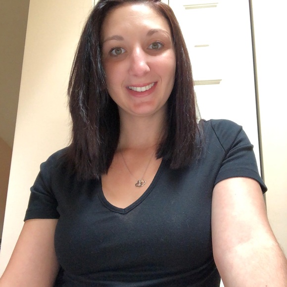 Meet your Posher, Stephanie - Picture 3 of 3